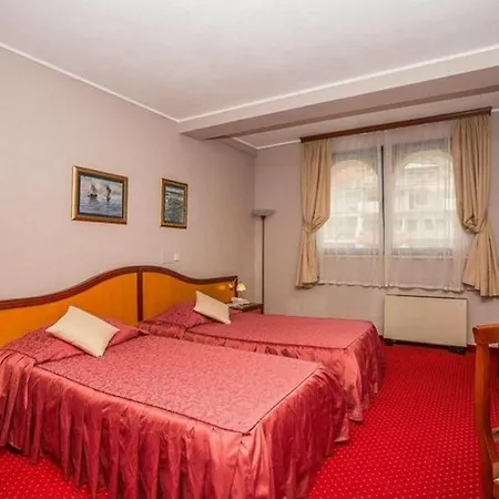 Bavaria Trogir דונג'י סגט
