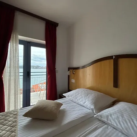 Bavaria Trogir Доньї-Сегет